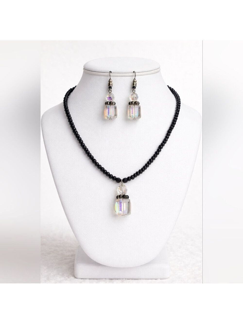 Jewlry | Crystal Necklace with Iridescent Pendant |J2 - Picture 1 of 8